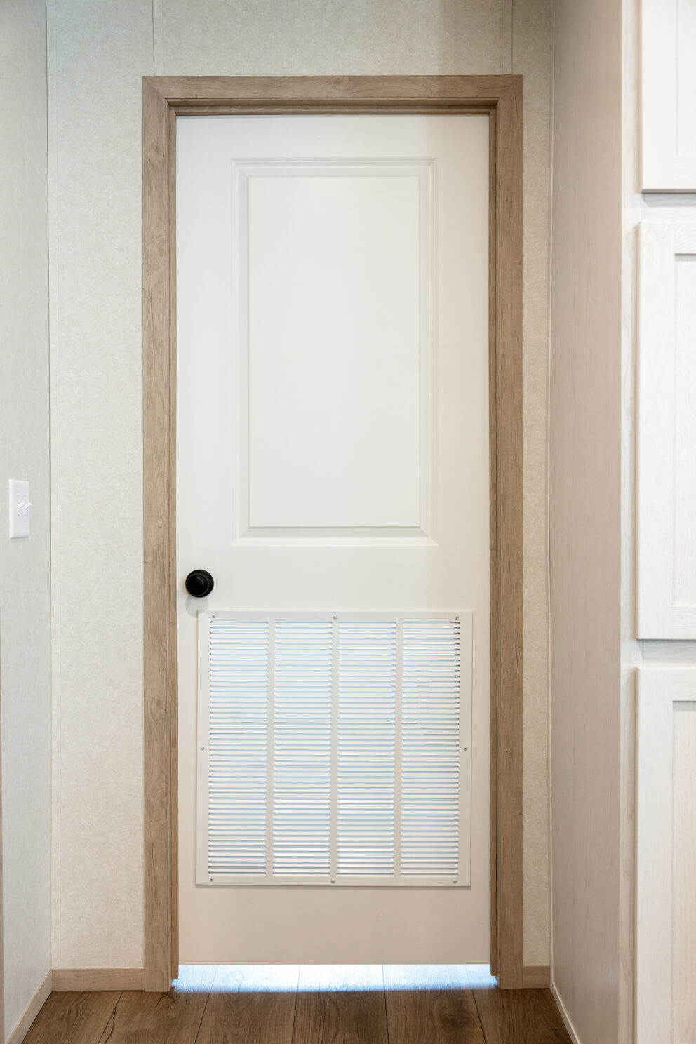 Interior door with RAG